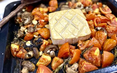 Voňavé pečené tofu alá feta s paradajkami a cestovinami-vegan